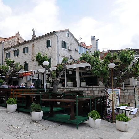 Guesthouse Rebecca Makarska Eksteriør billede