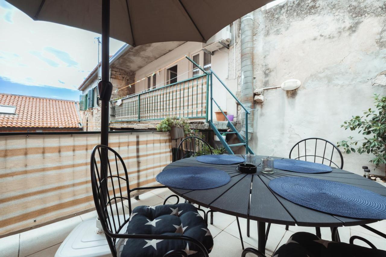Guesthouse Rebecca Makarska Eksteriør billede