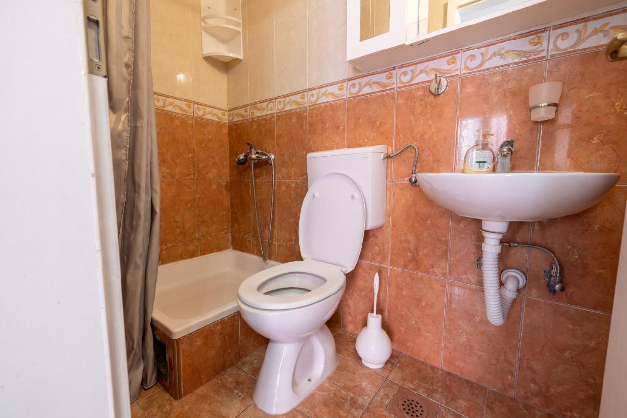 Guesthouse Rebecca Makarska Eksteriør billede