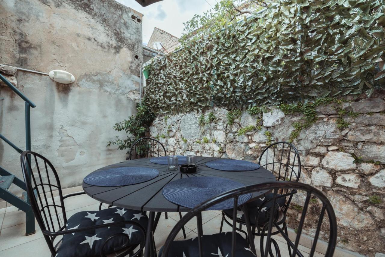Guesthouse Rebecca Makarska Eksteriør billede