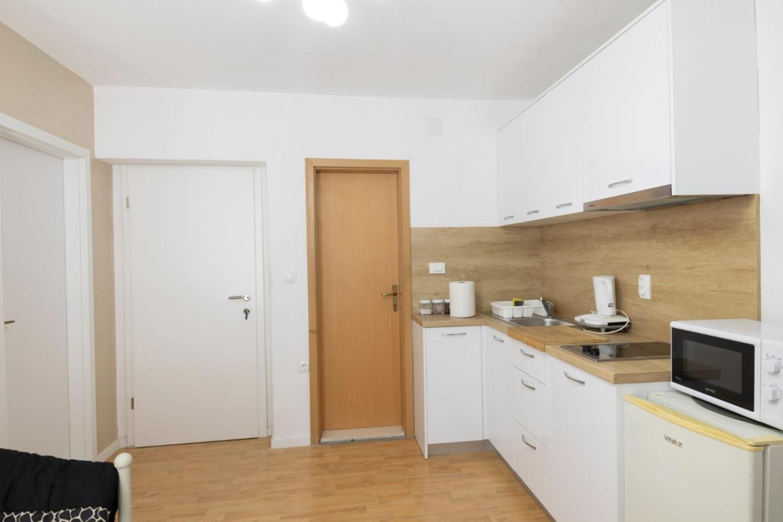 Guesthouse Rebecca Makarska Eksteriør billede
